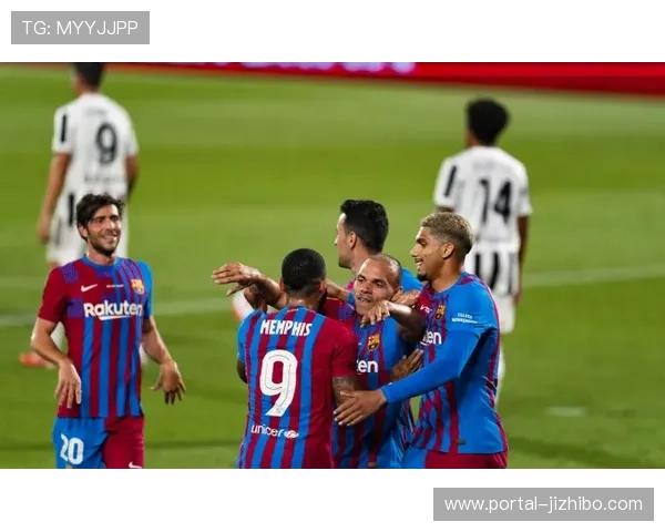 戴维斯262天后复出,拜仁后防线迎回关键球员