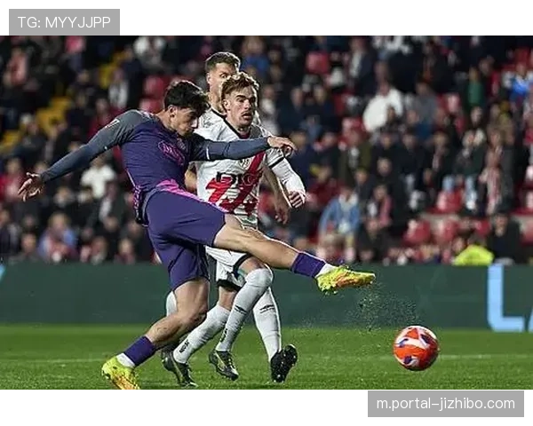 冲突瞬间:西班牙人队与巴列卡诺球员赛后爆发大规模肢体冲突 冲突瞬间:西班牙人队与巴列卡诺球员赛后爆发大规模肢体冲突