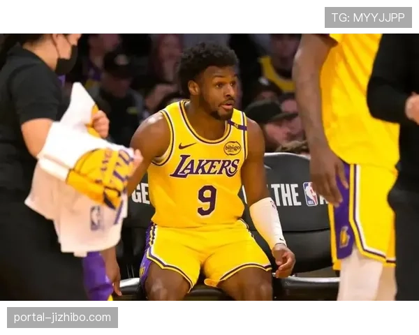 雄鹿轻取黄蜂，字母哥三节打卡下班得到28分12篮板。